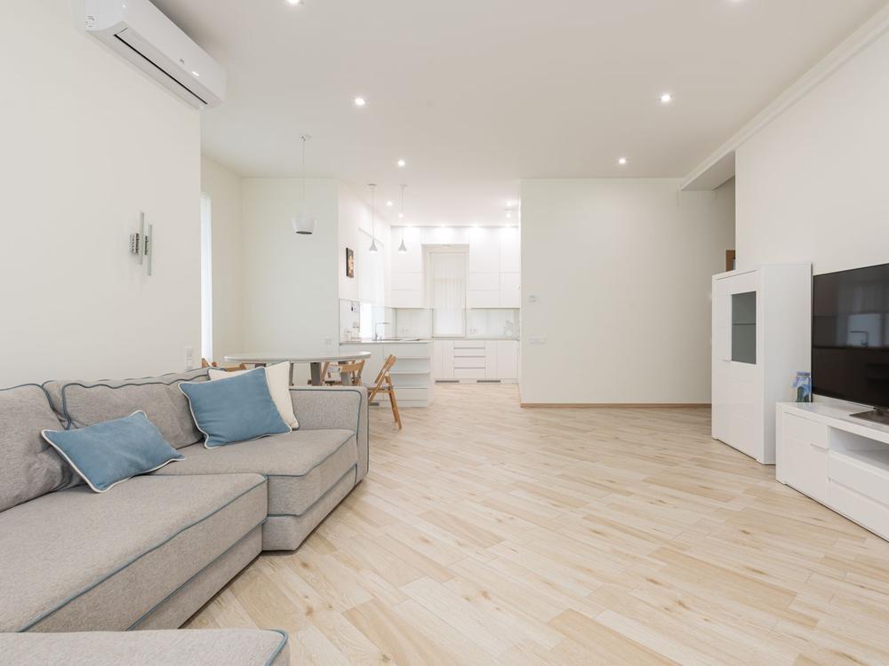 Tidy modern living room